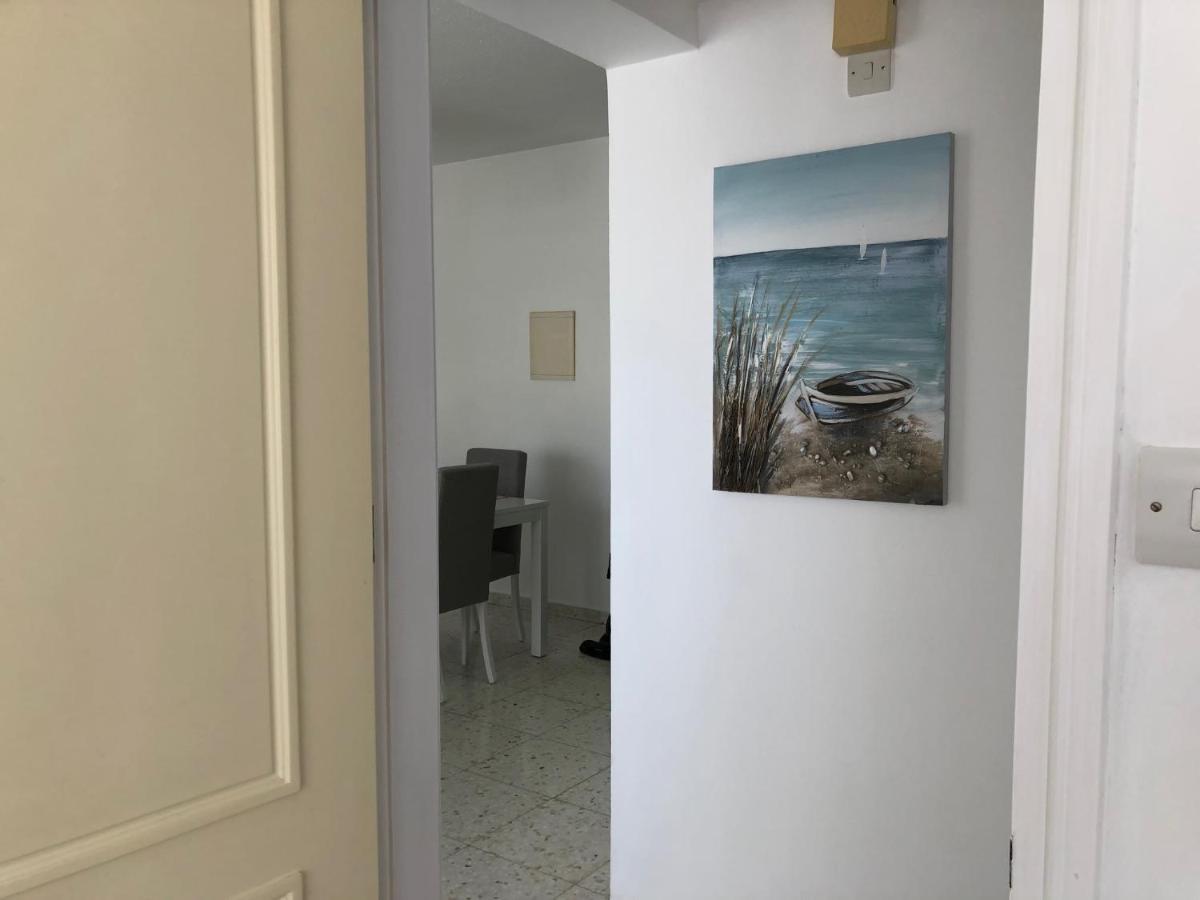 Kings Palace - Modern And Stylish Pool Facing Appartement Paphos