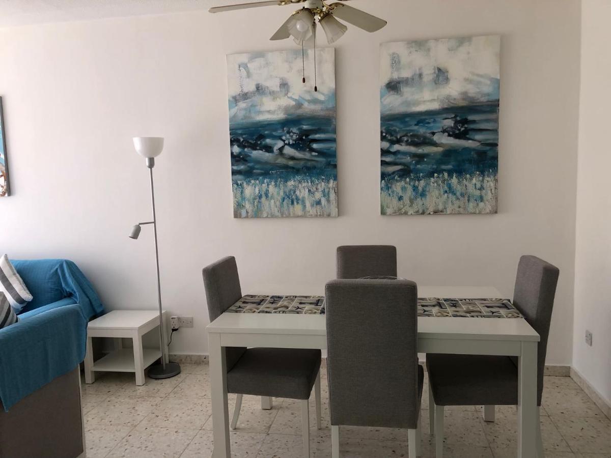Kings Palace - Modern And Stylish Pool Facing Appartement Paphos